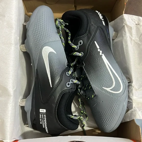 Nike Softball Cleats- hyperdiamond 4 elite Size 8 - Picture 8 of 11